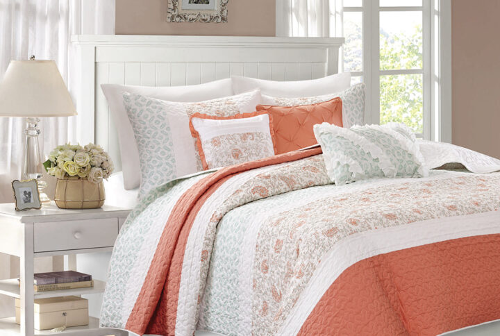 Dawn 6 Piece Cotton Percale Quilt Set with Throw Pillows in Coral From Madison Park