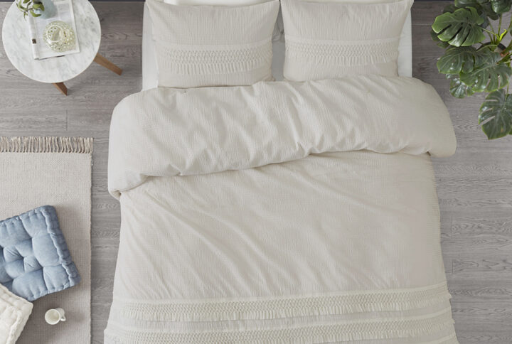 Amaya 3 Piece Cotton Seersucker Duvet Cover Set in Ivory From Madison Park