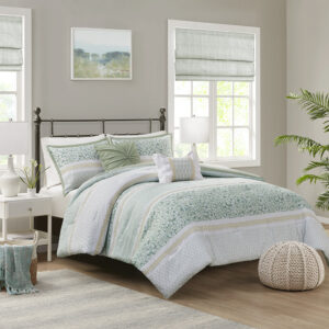 Caralie 5 Piece Seersucker Comforter Set with Throw Pillows in Green From Madison Park