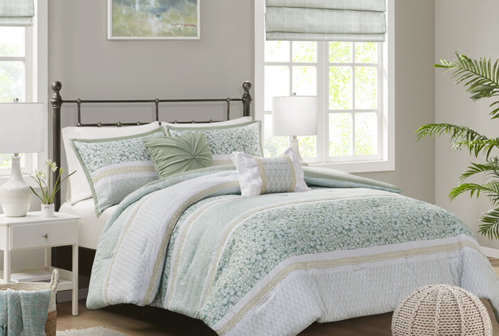 Caralie 5 Piece Seersucker Comforter Set with Throw Pillows in Green From Madison Park