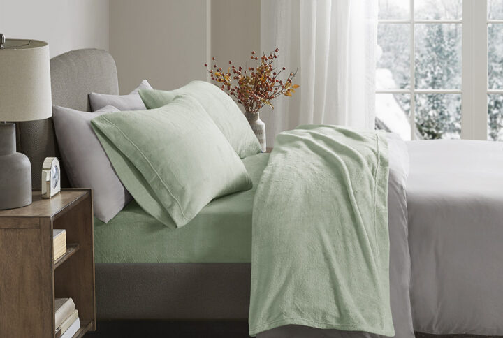 Soloft Plush Micro Plush Sheet Set in Green From True North by Sleep Philosophy