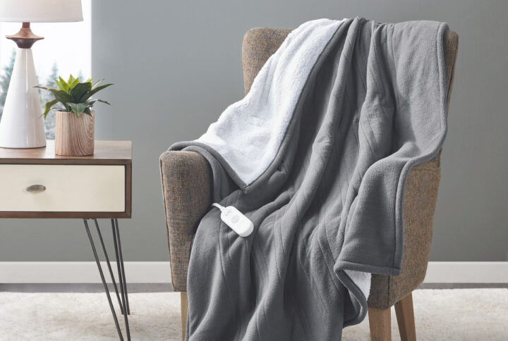 Fleece to Sherpa Heated Throw in Dark Grey From Serta