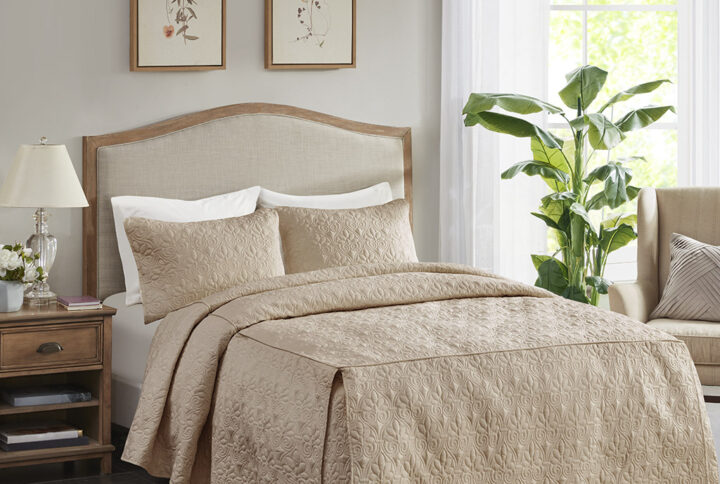 Quebec 3 Piece Split Corner Pleated Quilted Bedspread in Khaki From Madison Park